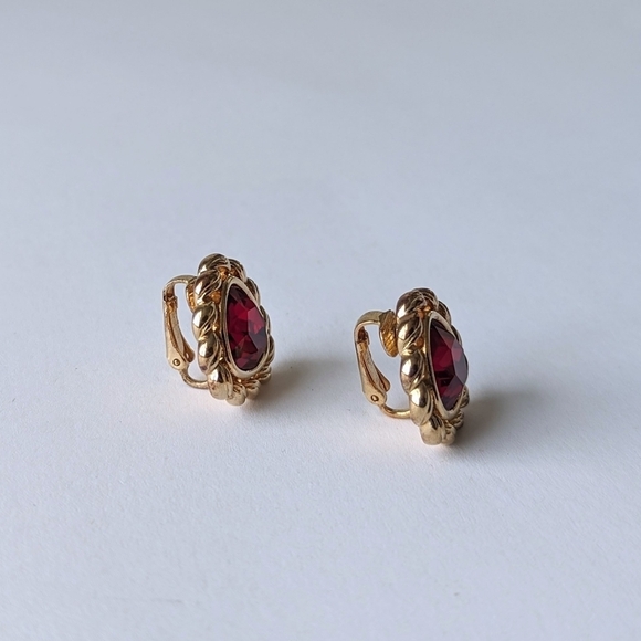 Swarovski S.A.L. Trillion Red Crystal Gold Rope Wrapped Clip-on Stud Earrings - Picture 3 of 8
